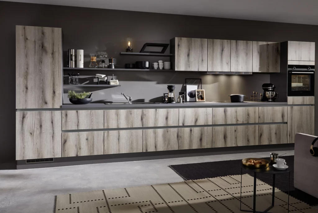 Cuisine contemporaine avec rangements sur mesure